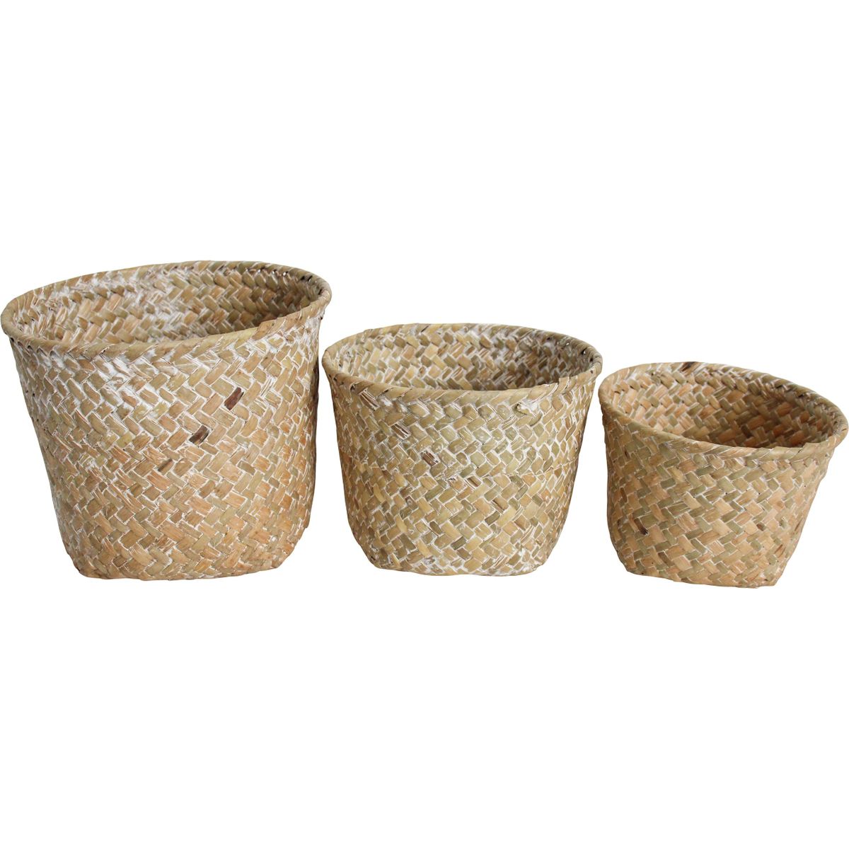 Small straw baskets